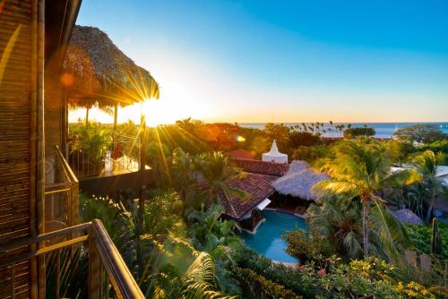 Costa Rica Beach Resorts - 13 Luxury Stays