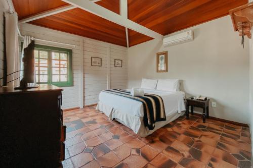 1 double bed, 2 twin beds