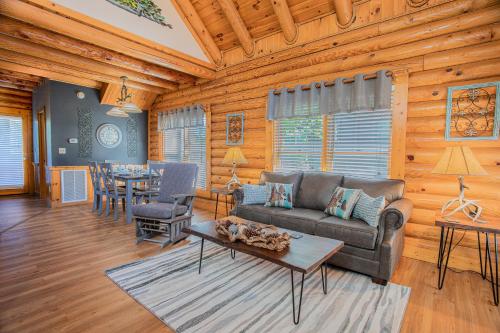 Deer Tracks Retreat in Pigeon Forge! - image 8