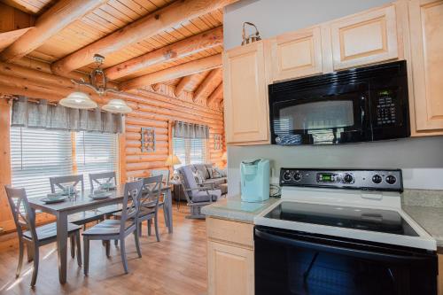 Deer Tracks Retreat in Pigeon Forge! - image 10