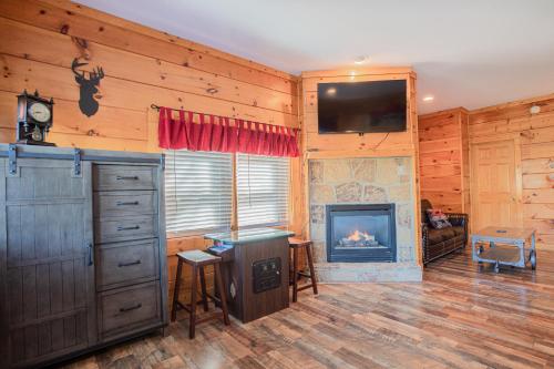 Deer Tracks Retreat in Pigeon Forge! - image 11