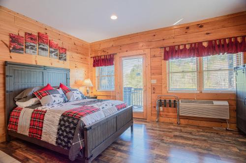 Deer Tracks Retreat in Pigeon Forge! - image 13