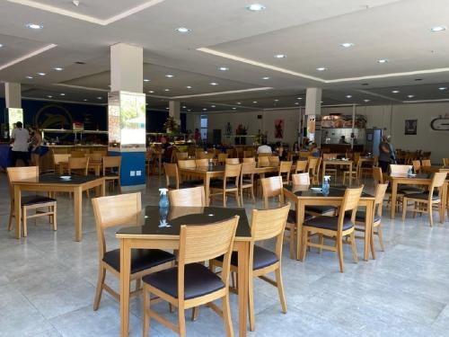 ENCANTO DO SOL - GOLDEN DOLPHIN GRAND HOTEL PISCINA 24h in Vila Franca