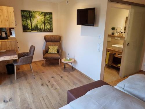 Landhotel Großeiberhof 6.7km von Treffelstein entfernt