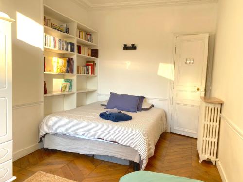 Marvellous Sunbathed 3BR at the heart of Paris - image 12