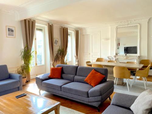 Marvellous Sunbathed 3BR at the heart of Paris - image 13