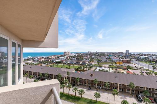 Rise & shine in paradise! Stylish Bayview condo beachfront resort shared pools &jacuzzi Pet friendly
