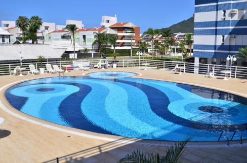 游泳池, Agua Azul, Condominio com Otima infraestrutura a uma quadra da Praia Brava N396 in 普拉亞布拉瓦