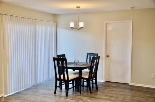 Los Angeles Amherst Avenue 30 Days Stays - image 12