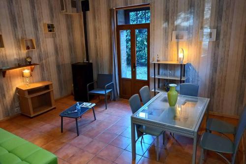 Suite dans le jardin du Château (Suite dans le jardin du Chateau) in Agonges