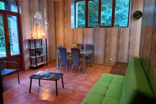 Suite dans le jardin du Château (Suite dans le jardin du Chateau) in Agonges