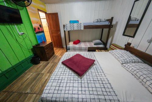 1 double bed, 1 bunk bed