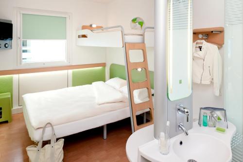 Double Room room in Ibis budget Koeln Messe