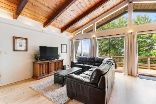 Snowbird Family Retreat in Beech Mountain, USA