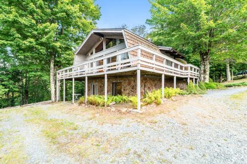 Snowbird Family Retreat in Beech Mountain, USA