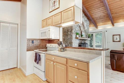 Snowbird Family Retreat in Beech Mountain, USA