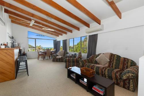 The Outlook - Whangaumu Bay Holiday Home photo 1