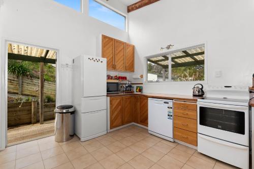 The Outlook - Whangaumu Bay Holiday Home photo 4