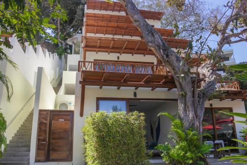 321601732 Ysuri Sayulita - Beachfront Hotel