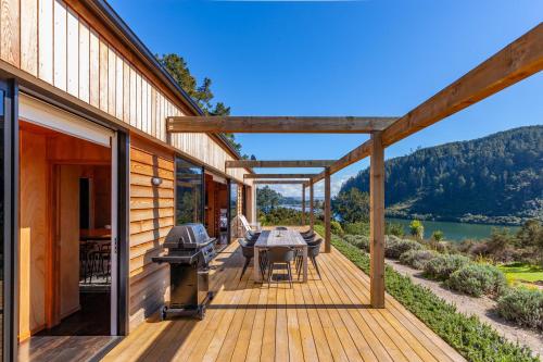 The Waikato Lookout - Whakamaru Holiday Home - Mangakino