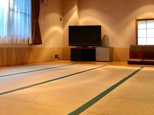 Japanese-Style Room with Shared Toilet