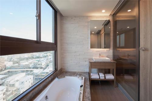 room detail thumbnail 2