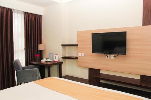 Hotel Gunawangsa MERR Room Type - Deluxe Double or Twin Room