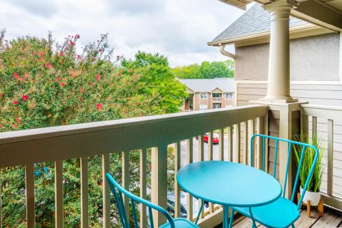 Viagem Attractive 1BR with Pool, Gym & Balcony