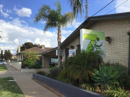 B&B Mildura - 7th Street Motel - Bed and Breakfast Mildura