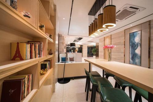 Ramada Encore by Wyndham Chinatown Kuala Lumpur near Hawker Stalls in Chinatown