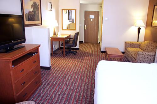 Holiday Inn Express Hotel & Suites Pierre-Fort Pierre an IHG Hotel - image 6
