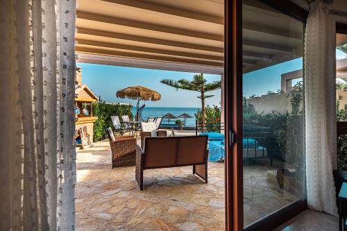 Villa Andriana & Villa Elena - Beachfront Pool Villas in Vasilikos