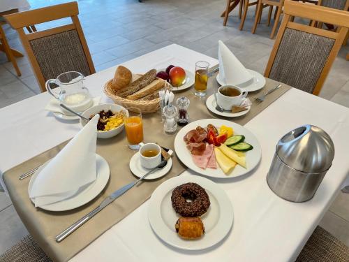 Food and beverages, Gyirmot Sport & Wellness Hotel in Gyor
