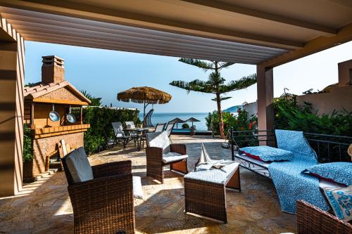 Villa Andriana & Villa Elena - Beachfront Pool Villas in Vasilikos