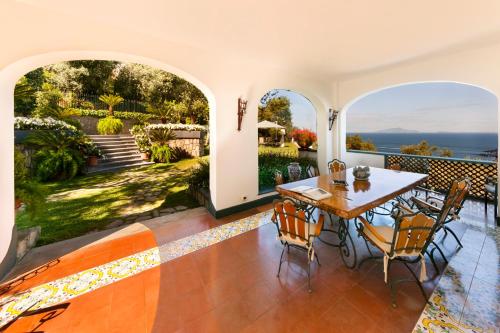 Wonderful Serena villa with swimming pool and Gulf views