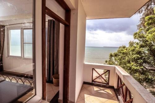 Beachfront 3BR apart w/ views of the Indian Ocean