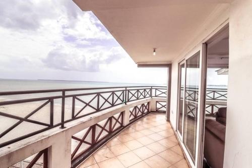 Beachfront 3BR apart w/ views of the Indian Ocean