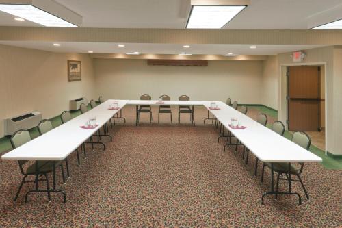 Holiday Inn Express Hotel & Suites Pierre-Fort Pierre By IHG - 회의실/연회장