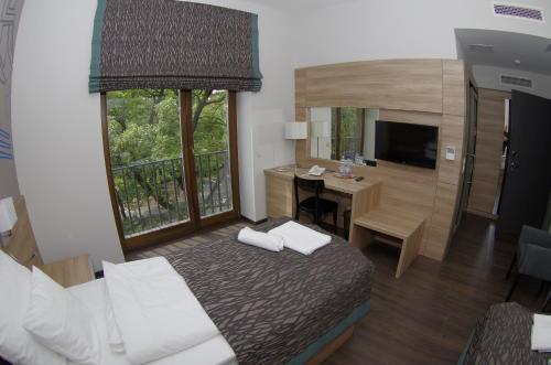 Hotel Therapia - image 11