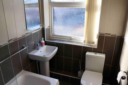 Cheerful 2 bedroom residential home - Free parking, Leeds (foto 10)