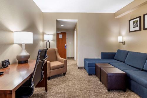 Comfort Suites Manchester - image 10