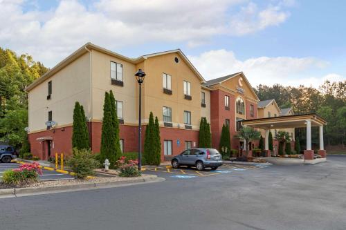 comfort & inn Suites in Canton, USA