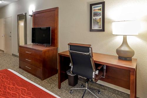 comfort & inn Suites in Canton, USA