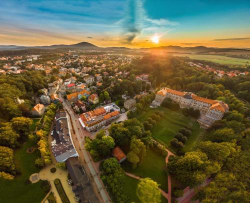 Sanatorium Dąbrówka - Accommodation - Szczawno-Zdrój