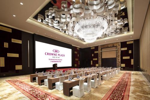 321666830 Crowne Plaza Guangzhou Huadu by IHG - Free Shuttle bus between hotel to Exhibition Center During Canton Fair