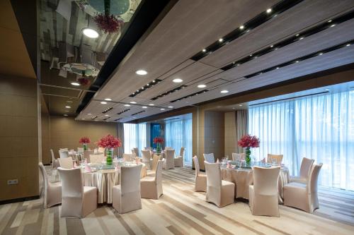 321666836 Crowne Plaza Guangzhou Huadu by IHG - Free Shuttle bus between hotel to Exhibition Center During Canton Fair