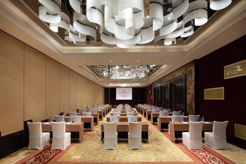 321666837 Crowne Plaza Guangzhou Huadu by IHG - Free Shuttle bus between hotel to Exhibition Center During Canton Fair