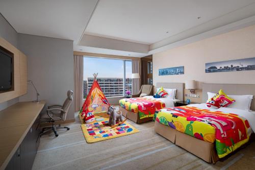 321666863 Crowne Plaza Guangzhou Huadu by IHG - Free Shuttle bus between hotel to Exhibition Center During Canton Fair
