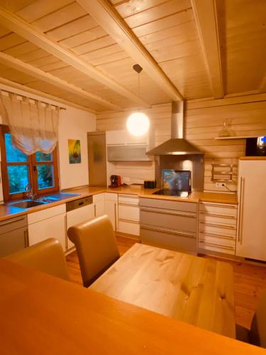 Holzhaus auf 2000qm in traumhafter Lage, KEINE Partygruppen in Boppard City Center