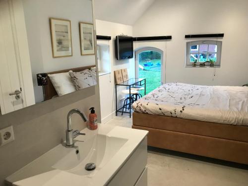 1 queen bed